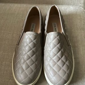 Steve Madden quilted slip on